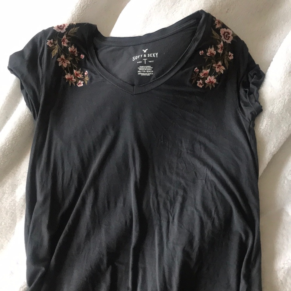 american eagle t-shirt size small